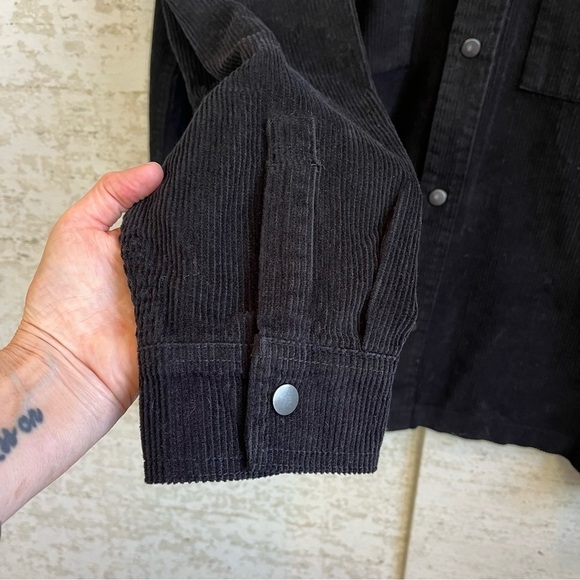 NWT Corduroy Shacket Snap Up Black Front Pockets Oversized Fit No Boundaries - Picture 9 of 15